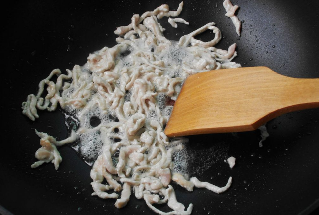 瘦猪肉怎么炒好吃，猪的瘦肉怎样炒又简单又好（炒瘦肉这么做）