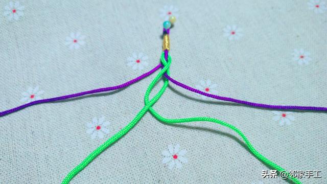 四股辫子的编法慢动作分解，四股辫编法图解（圆形四股辫图文教程编法一）