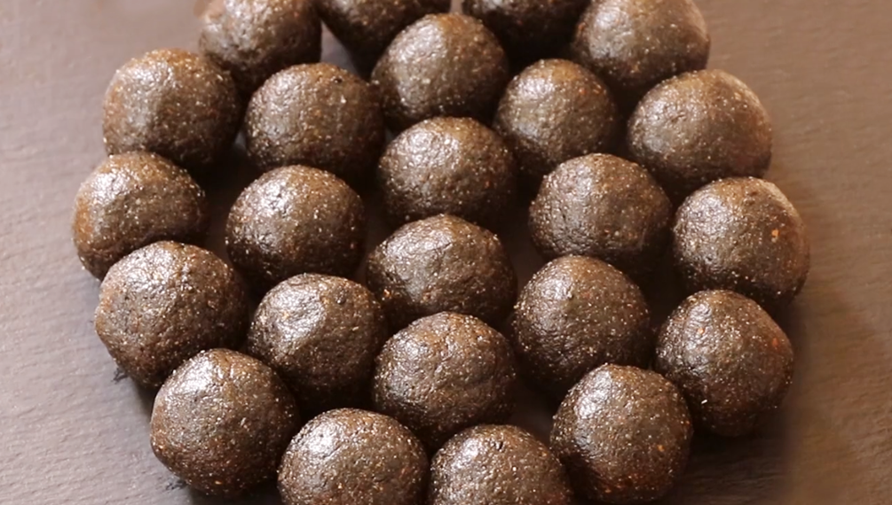 【黑芝麻黑豆丸】做法步驟圖 細膩香甜不膩 每日一粒身體棒-起舞食譜網