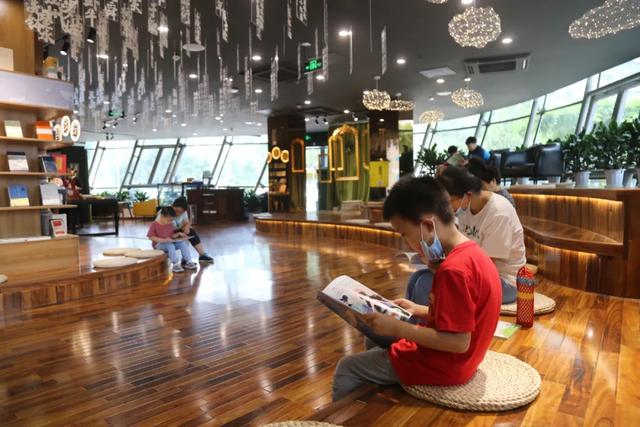 附近书店在哪个位置离我最近，离这里最近的文具店（厦门这些“有颜有料”的书店）