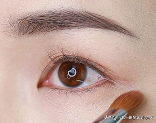 眼妆的技巧，眼影的化妆技巧（眼妆怎么画，干净自然不显脏）