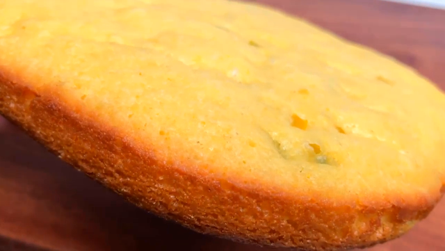 玉米面发糕的做法，玉米面发糕的做法松软又好吃（不用烤箱电饭锅）
