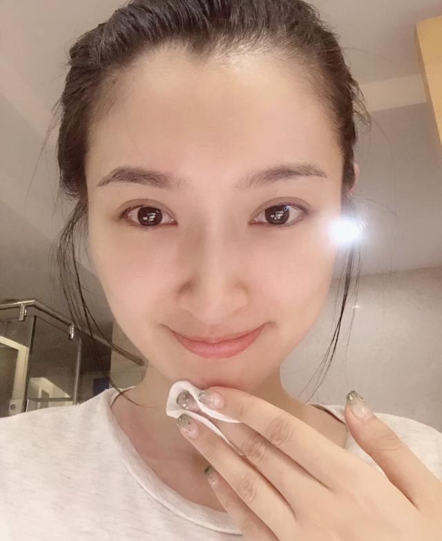 涂防晒霜需要卸妆吗，防晒霜怎么用才正确使用顺序（涂防晒霜需要卸妆吗）