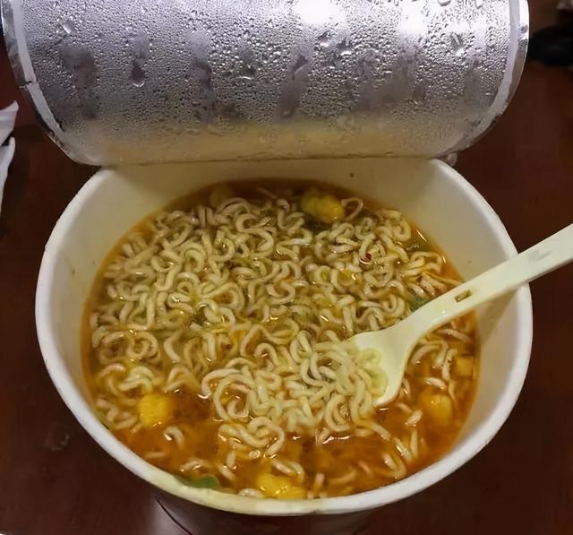 狗粮人能吃吗，狗粮可以人吃么（这几种“人食”真的不适合狗狗吃）