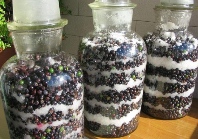 葡萄酒的制作方法图，怎么做葡萄酒（自酿“葡萄酒”是加白糖还是酒曲）