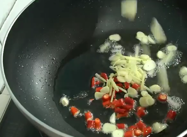 猪血的做法步骤，猪血的各种做法（真的太好吃了）