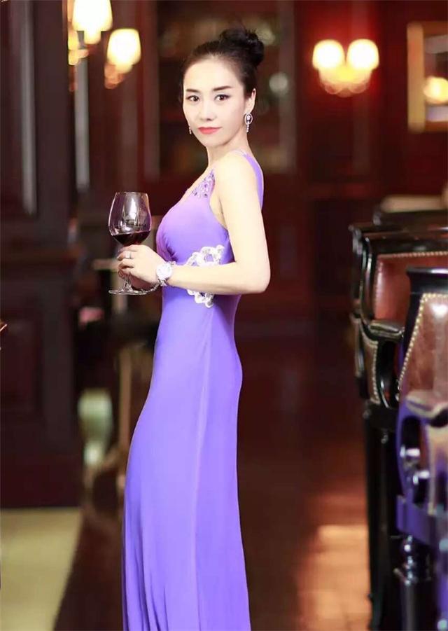 风凰卫视女主播李亚倩是哪里人，李亚倩（80后美女富二代：父亲是首富）