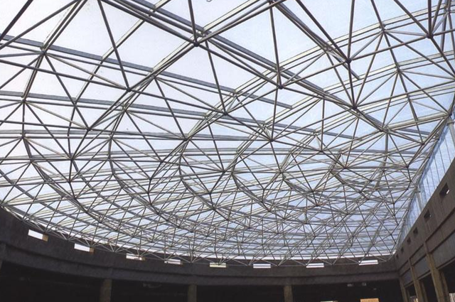 网架结构安装演示，组合网架结构的三种施工安装方法