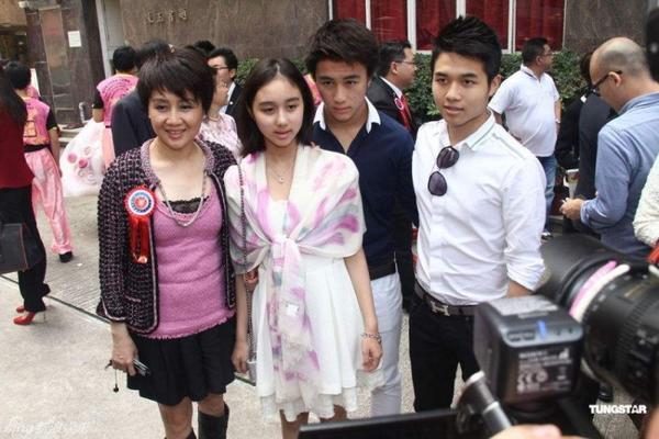 赌王的子女介绍，赌王的老婆及子女介绍（有人落魄到靠脚底按摩为生）