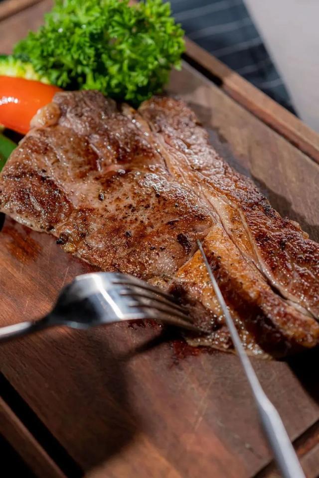 澳洲西冷牛排，澳洲西冷牛排做法（德国大叔做了20年）