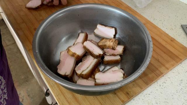 扣肉的家常做法，芋头扣肉的家常做法（掌握好技巧其实也不难）