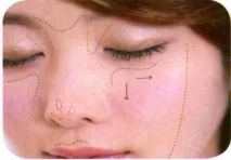 下眼线怎么画，下眼线怎么画显眼睛大（使用蓝色画下眼线）