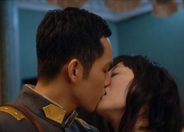 “爱你爱到自己快要发狂，结果在你眼里还是过客”，你让我爱的发狂（《来不及说我爱你》慕容沣和尹静琬图片）