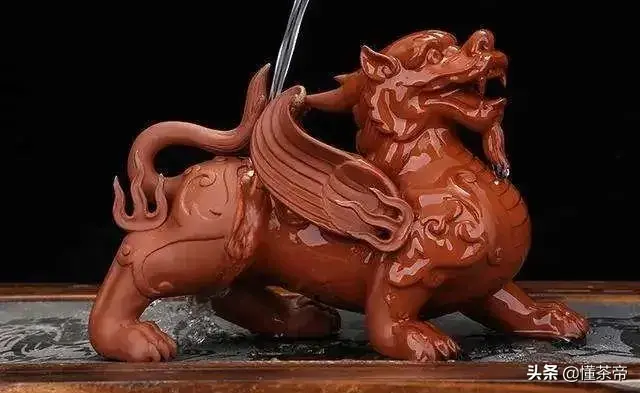 金蟾怎么摆放招财，嘴里含钱的金蟾怎么摆放招财（快看看怎么正确摆放吧）