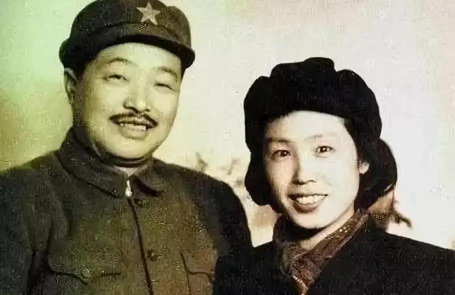 贺鹏飞的子女（2001年，55岁的贺鹏飞去世，85岁的薛明处理儿子的后事令人泪目）