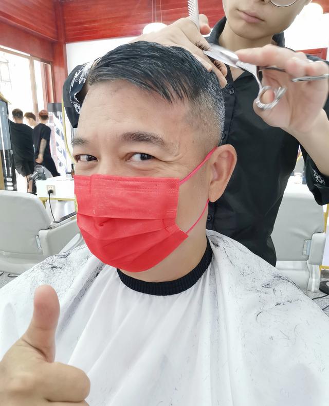 丧波是那个电影（在电影中是刘德华的“死对头”）