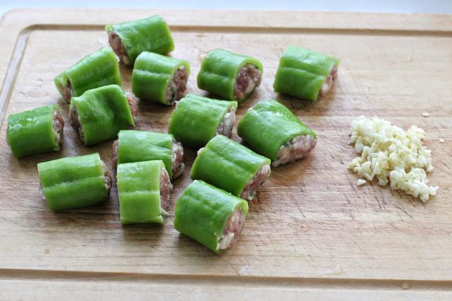 菜做辣了放什么让它不辣，如何让放辣椒的菜不辣（不妨试试这做法）