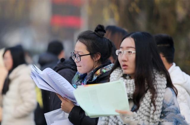 大学专业排行!，大学热门专业排名前十名（收入排行榜top10出炉）