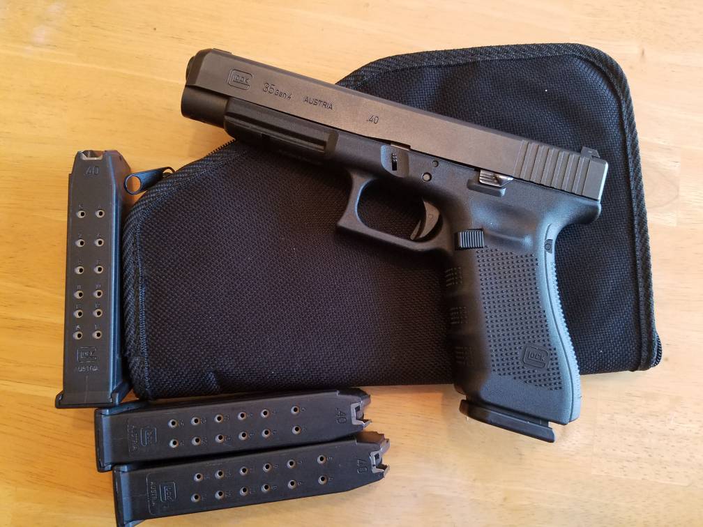 glock20格洛克20可以说是"17"的升级,改进型号,枪身同样采用工程塑料