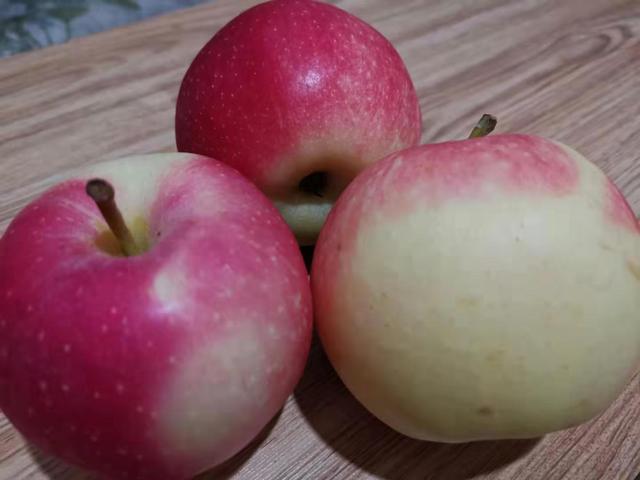 加力果和苹果的区别是什么,吃苹果好还是加力果好(说说最近降价苹果嘎