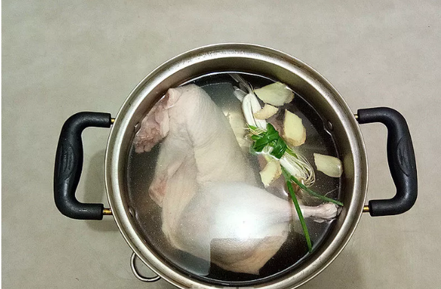 酱鸭怎么烧好吃，自制酱板鸭的做法（不油腻家人的最爱）