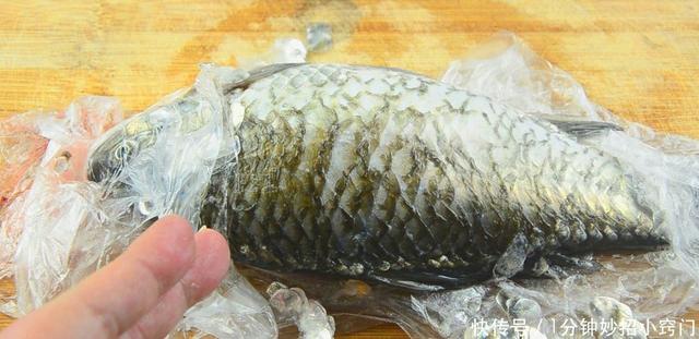 怎么杀鲫鱼去鱼鳞，杀鱼怎样去鱼鳞（简单又实用去鱼鳞的方法）