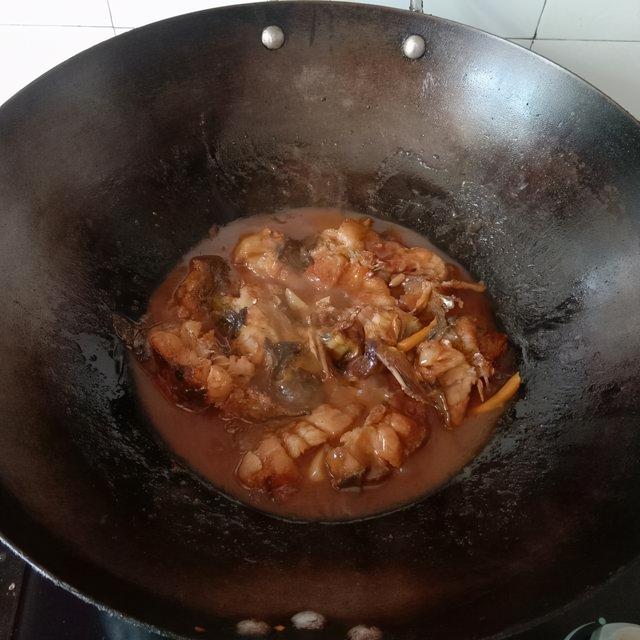 红烧鲶鱼的做法，红烧鲶鱼怎么做（红烧鲶鱼，肉质鲜嫩，鲜香入味）