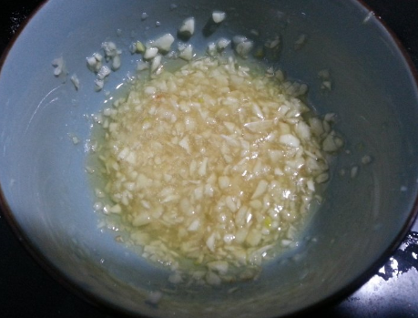 蒜汁怎么调好吃，怎样做蒜汁拌蒸菜（爽滑劲道酱汁香浓）