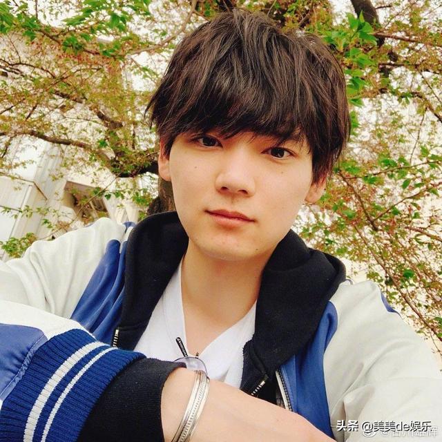 以可爱为枪八倍镜定情狙中哥哥的心脏“砰”，以可爱为枪八倍镜定情击中你的心脏表情包（正当红却曝出已婚有子图片）