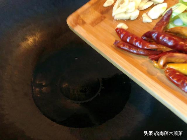 花菜素炒怎么做好吃，干锅花菜怎么做好吃又简单视频（家常小菜：素炒菜花的做法）