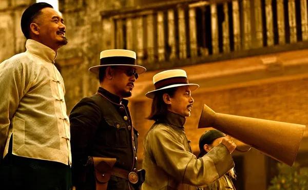 让子弹飞 葛优，葛优在让子弹飞扮演的角色叫什么（姜文临场给葛优加吻戏）