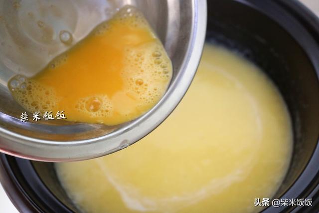 如何做鸡蛋粥可口，玉米面别总蒸着吃了