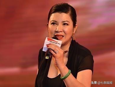 歌手杭天琪的生活照，二婚却被外籍丈夫骗财骗色