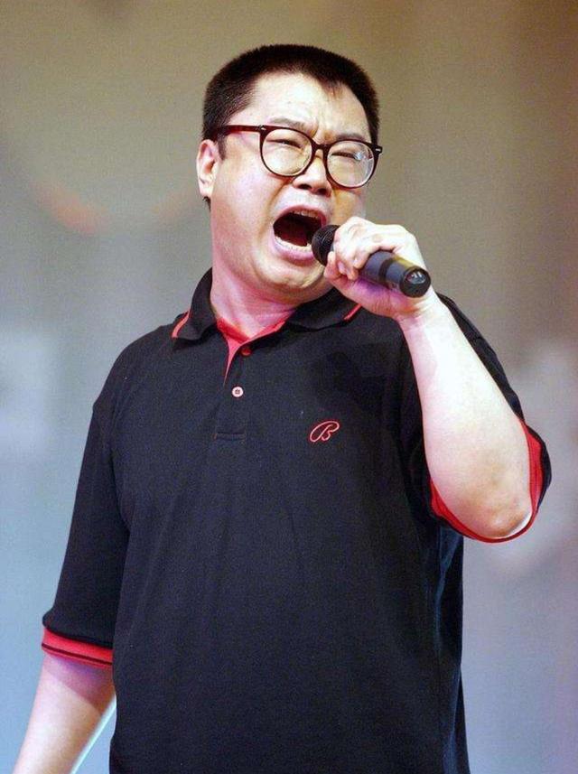出狱的尹相杰怎么样了，51岁尹相杰复出登台献唱