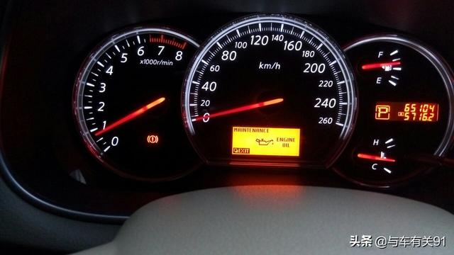 加玻璃水的标志图片，汽车玻璃水标志是什么（很多新手不知道）