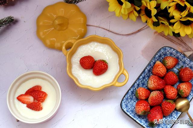 最简单的双皮奶制作方法，超级简单的自制双皮奶（改良做法太简单）