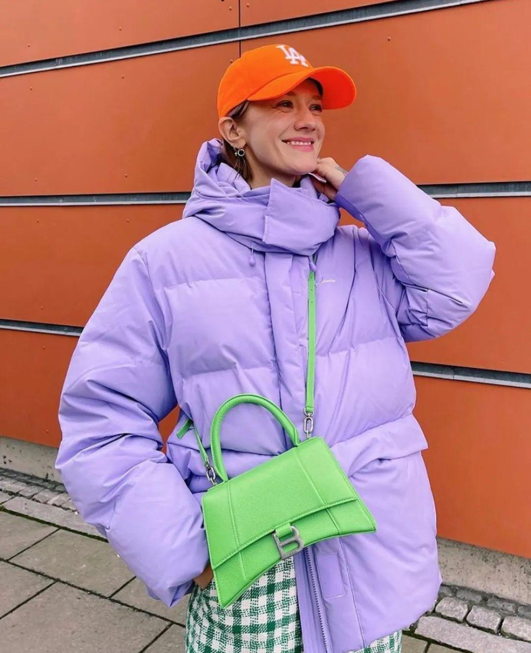 云南少数民族服饰，云南各民族的服饰（体育生羽绒服火了）