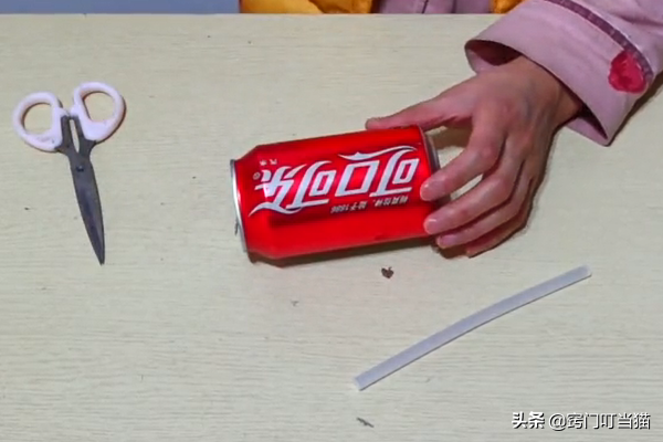 胶棒怎么用，胶棒胶怎么去除（热熔胶棒还可以这样用）