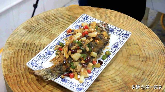 干烧鲫鱼怎么做，正宗干烧鲫鱼的做法大全（厨师长教你“干烧鲫鱼”的家常做法）