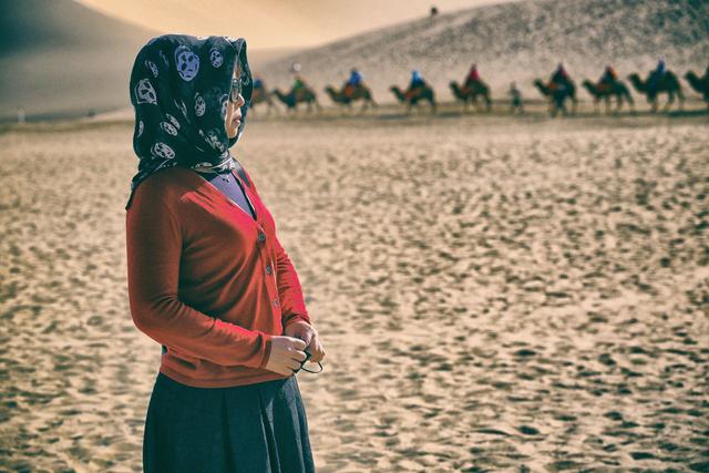 月牙泉是哪个城市的，月牙泉是哪个城市的别称（月牙泉是天的镜子沙漠的眼）