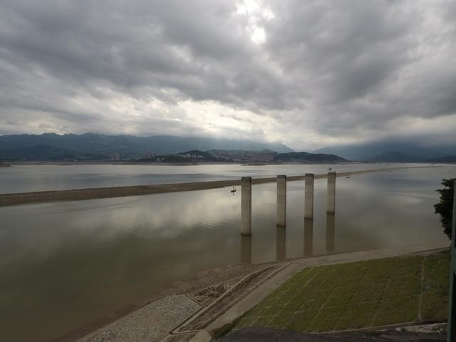 三峡大坝在哪里，四川三峡大坝在哪里（全方位展现三峡大坝的雄伟壮观）