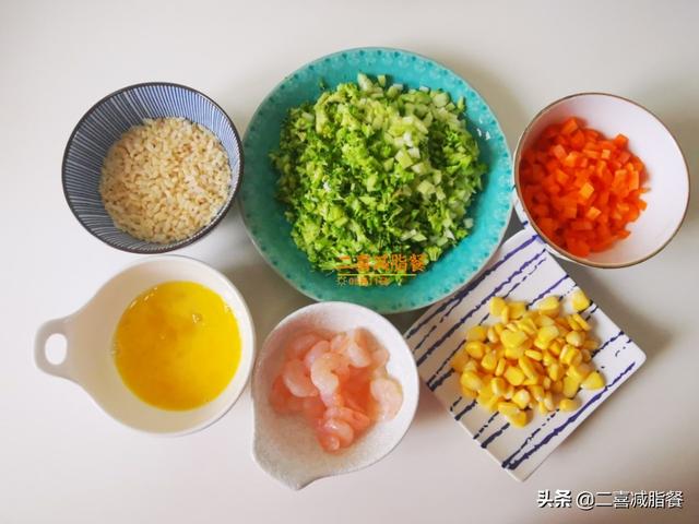 减肥午饭吃什么好，减肥午餐吃啥好（450大卡的减脂午餐）