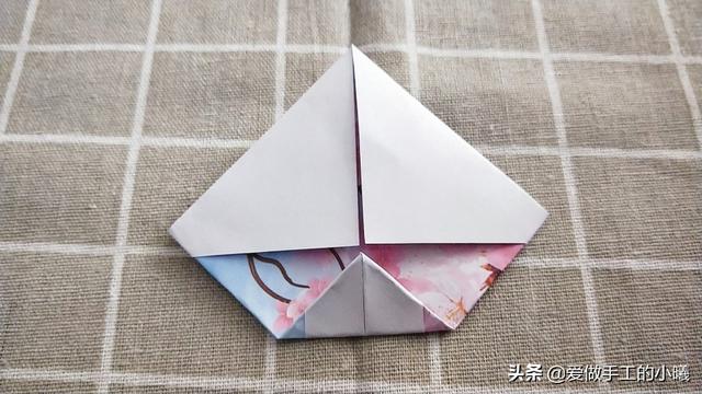 最简单的雨伞折纸方法图解，折纸教程：带爱心的小花伞