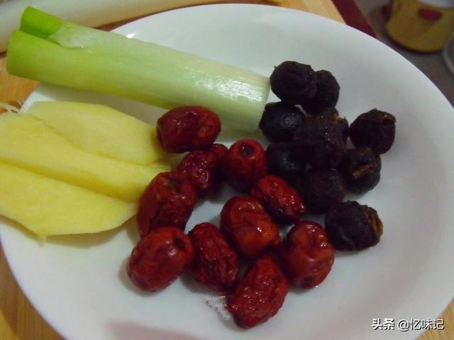 补血益气乌鸡汤，补血益气乌鸡汤做法（补血益气乌鸡汤做法大全）