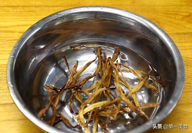 火锅材料做汤怎么做，火锅食材怎么做汤（下班来一碗全身都暖和）