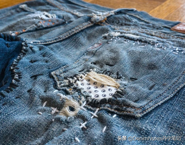 补裤子破洞的方法，怎样修补裂开的裤子缝（简单的针线活就能让破烂的牛仔裤焕然一新）