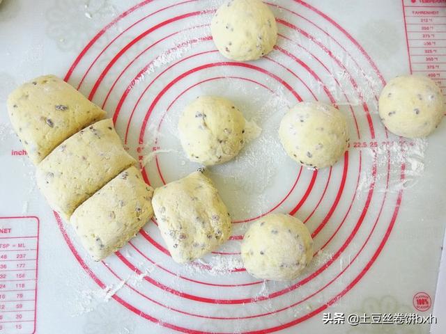 豆饼怎么做好吃，红豆饼的简单好吃做法（这个豆饼料太足）