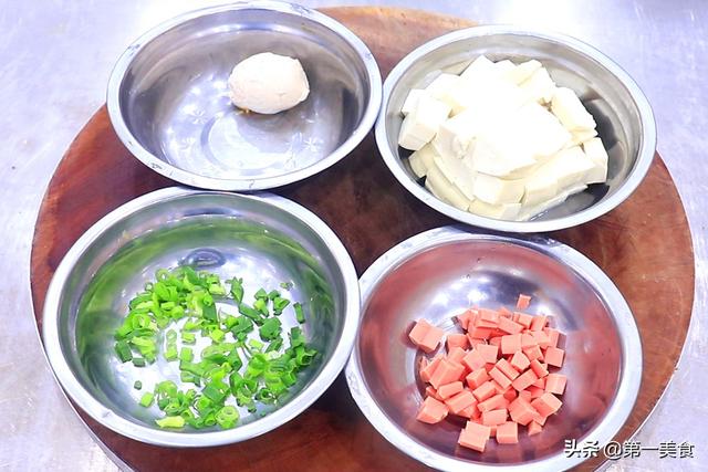 咸鸭蛋怎么做好吃，咸鸭蛋怎么做好吃又简单视频（豆腐和咸鸭蛋烧一盘、营养极高）