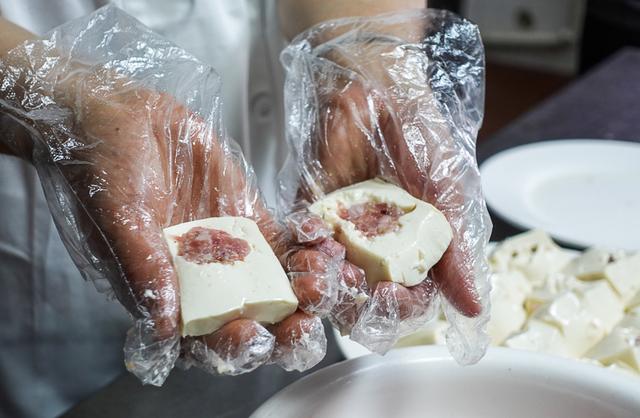 酿豆腐的制作详细方法，梅州美食客家酿豆腐的制作教程