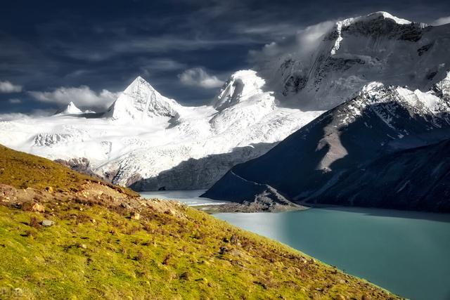 《雪域神山》是周匯洋在2018年11月19日推出的個人原創專輯.